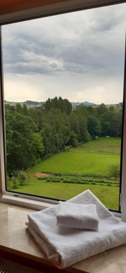 Pokoje Goscinne U Krysi Mizerna Eksteriør bilde